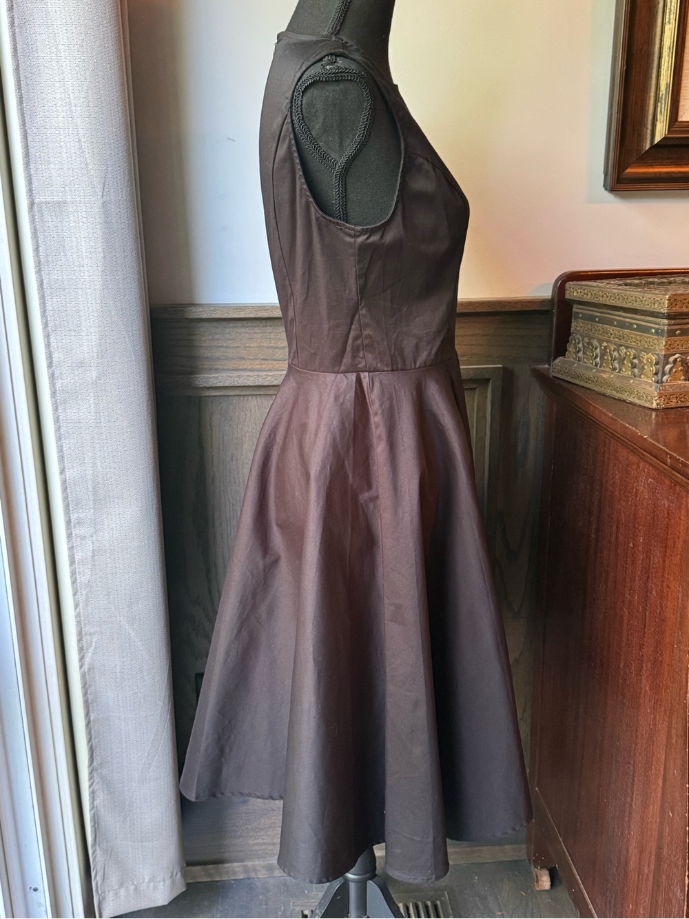 Anni Coco Sleeveless Midi Fit-and-Flare Dress in Black - Picture 5 of 7